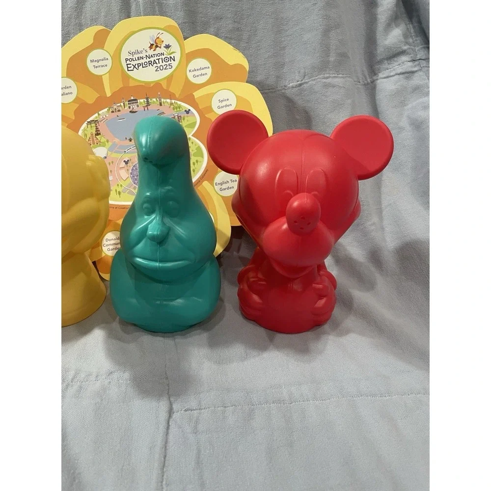 NEW 2025 EPCOT Flower & Garden Scavenger Hunt Prize 4 Plastic Watering Can & Map